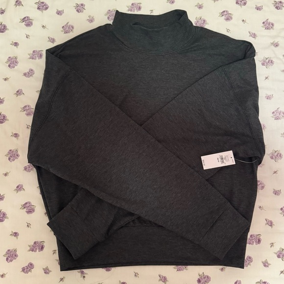 NWT GapFit Brushed Tech Jersey Activewear Top - Picture 2 of 4